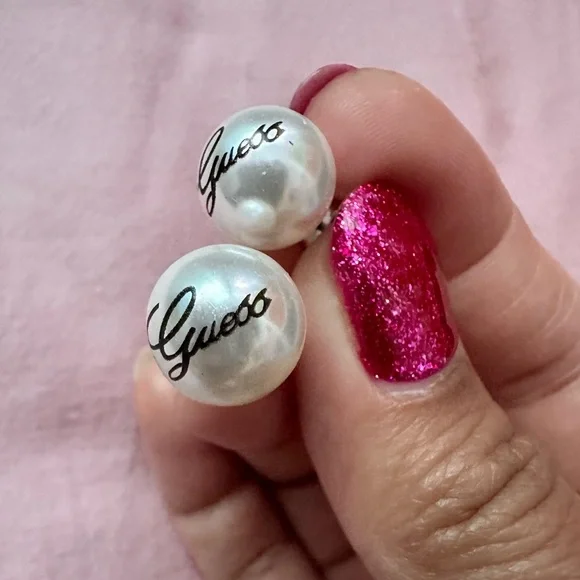 Vintage Guess Pearl earings - Picture 5 of 7